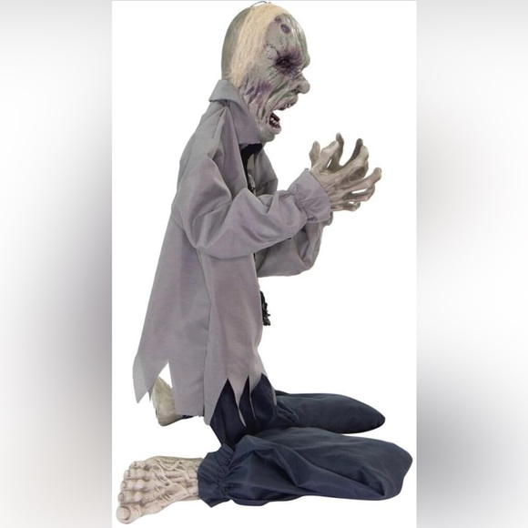 Haunted Hill Farm William The Animated Tattered Zombie Man Animatronic - Picture 3 of 6